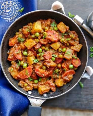 Gajar Mattar Alloo Ki Sabzi