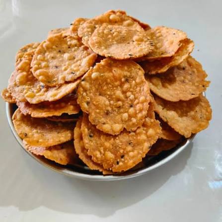 Crispy Achari Matri
